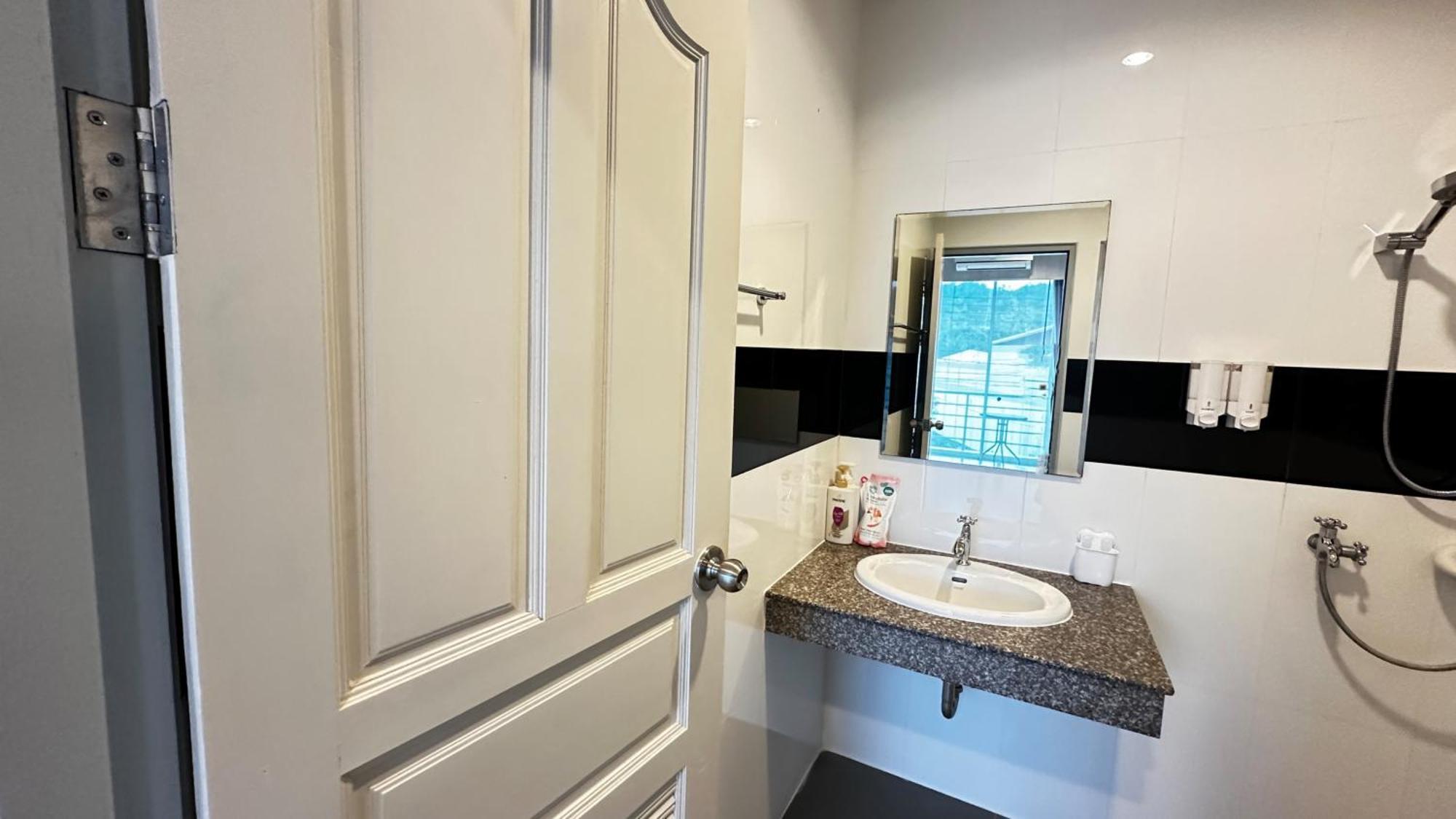 Auriflex House Bed and Breakfast Krabi town Εξωτερικό φωτογραφία